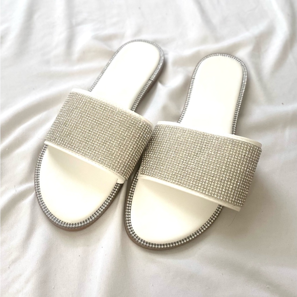 White and Silver Minimalist Sandals with Textured Strap